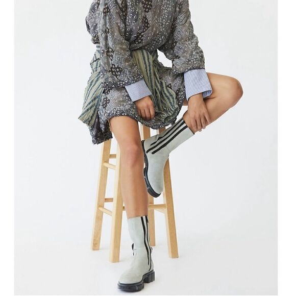 NEW FREE PEOPLE LUG CHELSEA BOOT IN GREY 9.5 - Picture 2 of 6